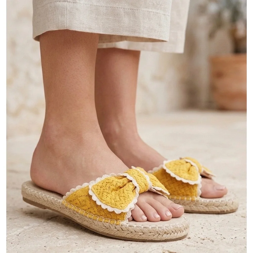 Bandolino Yellow Crochet Bow Espadrille Slide Sandals Womens Size 7.5M Flats